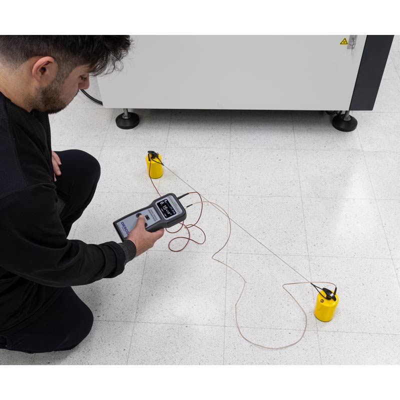 Thao tác đo sàn và mặt bàn bằng Desco 19290 .jpg